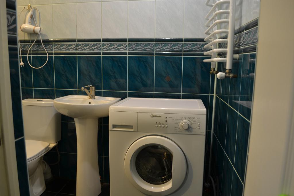 Apartment On Ploshcha Svyatogo Teodora Lviv Bagian luar foto
